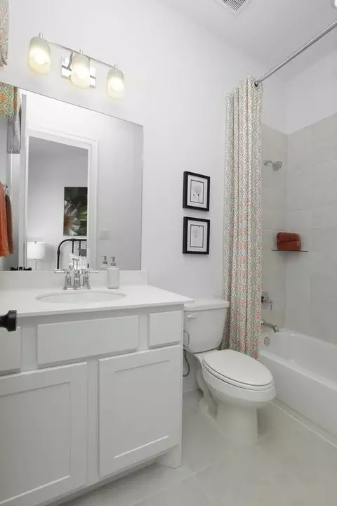Bath - 2012 Rangeland Way, Argyle, TX 76226 photo 3 of 4