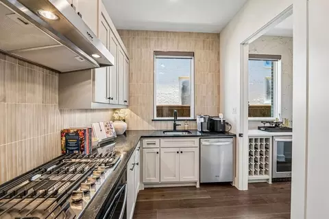 Kitchen - 2012 Rangeland Way, Argyle, TX 76226 photo 6 of 7