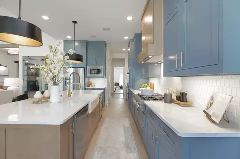 Kitchen - 2012 Rangeland Way, Argyle, TX 76226 photo 4 of 7