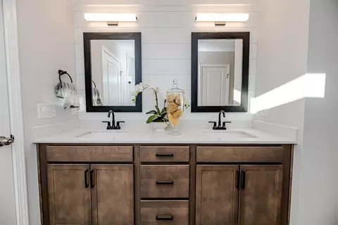 Bath - 1012 Prominence Dr, Durham, NC 27712 photo 10 of 11