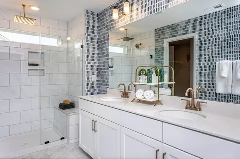 Bath - 1012 Prominence Dr, Durham, NC 27712 photo 2 of 11