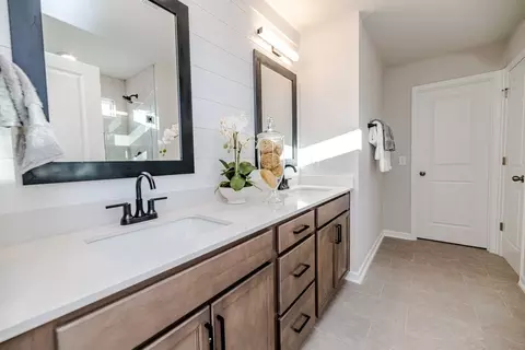 Bath - 1012 Prominence Dr, Durham, NC 27712 photo 8 of 11