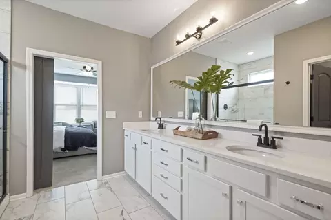 Bath - 20533 Millview Rd, Spring Hill, KS 66083 photo 1 of 5