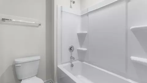 Bath - 419 Jack Pine St, Thomasville, NC 27360 photo 6 of 10