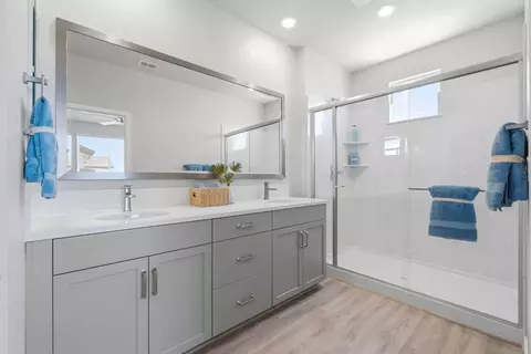 Bath - 1089 Goffey Cir, Galt, CA 95632 photo 1 of 3