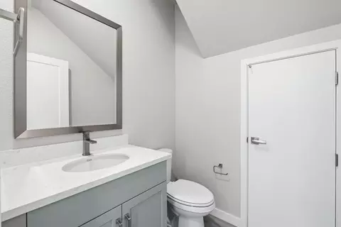 Bath - 1089 Goffey Cir, Galt, CA 95632 photo 3 of 3