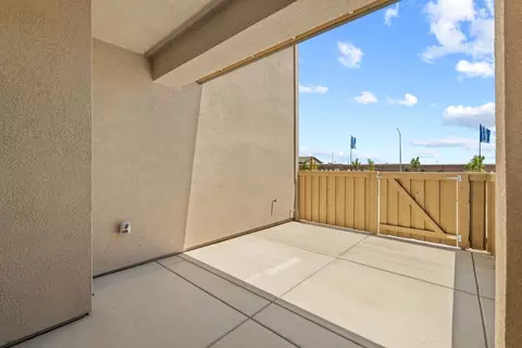 Exterior - 1089 Goffey Cir, Galt, CA 95632 photo 4 of 8