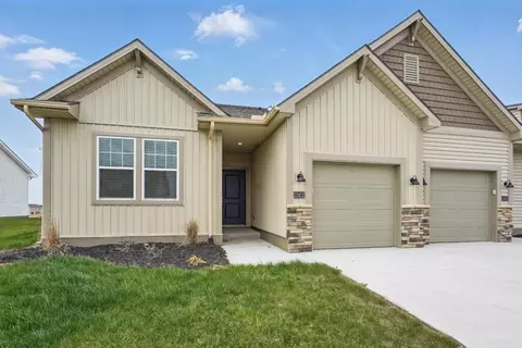 12408 S Acacia Dr, Lake Lotawana, MO 64086