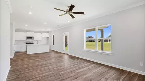 Living - 2299 Forrest Cv, Auburn, AL 36830 photo 3 of 5