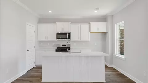 Kitchen - 2299 Forrest Cv, Auburn, AL 36830 photo 2 of 3