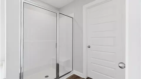 Bath - 2299 Forrest Cv, Auburn, AL 36830 photo 2 of 5