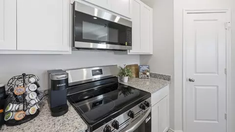 Kitchen - 3908 Thistle Dr, Sanger, TX 76266 photo 5 of 13