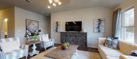 Living - 102 Southfork Dr, Beebe, AR 72012 photo 1 of 3