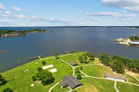 View/Area - 4805 Seven Oaks Ln, Conroe, TX 77304 photo 3 of 4