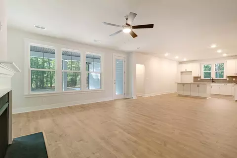Living - 100 E South 7th St, Seneca, SC 29678 photo 3 of 4