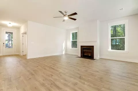 Living - 100 E South 7th St, Seneca, SC 29678 photo 2 of 4