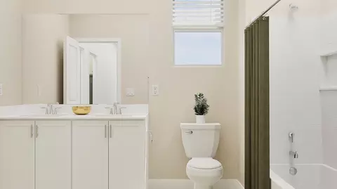 Bath - 2125 Trojan St, Manteca, CA 95336 photo 5 of 6