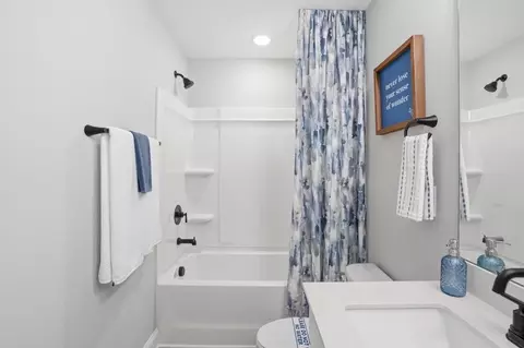Bath - 1812 Betsy Ross Dr, Moore, SC 29369 photo 2 of 5