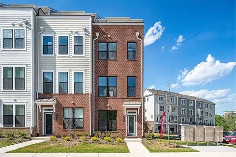 592 Watermans Dr, Woodbridge, VA 22191