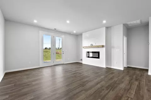 Living - 421 Scout Ln, Monroe, NC 28110 photo 2 of 6
