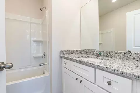 Bath - 101 Palmeiro Dr, Lagrange, GA 30241 photo 1 of 2