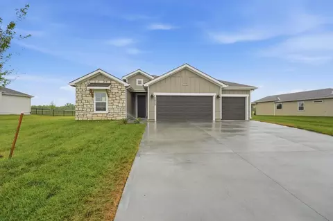 1820 Woodward Cir, Raymore, MO 64083