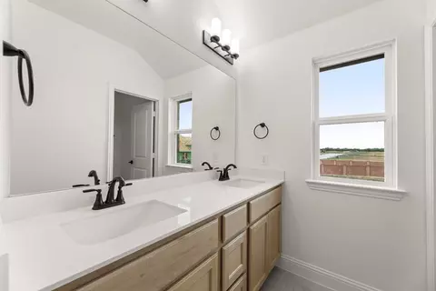 Bath - 1101 Trinity Rail Rd, Anna, TX 75409 photo 4 of 10