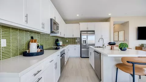Kitchen - 1701 Lightning St, Rialto, CA 92376 photo 4 of 7