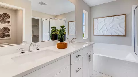 Bath - 1701 Lightning St, Rialto, CA 92376 photo 1 of 6