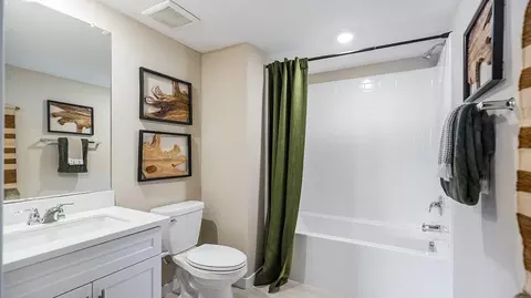 Bath - 1701 Lightning St, Rialto, CA 92376 photo 3 of 6