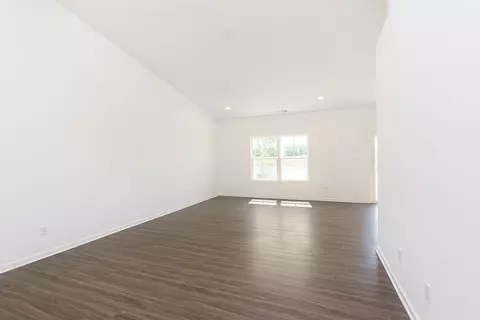 Living - 2105 Maplewood Ln, Pendleton, IN 46064 photo 6 of 11