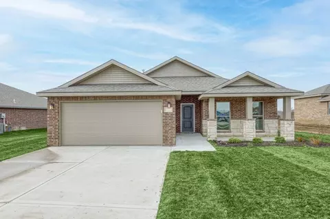 8873 Ginger St, Lenexa, KS 66227