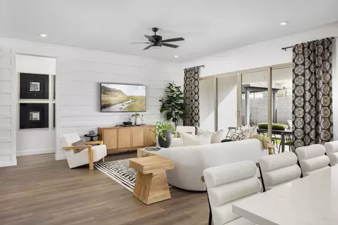 Living - 2035 W Steinway Dr, Phoenix, AZ 85041 photo 2 of 3