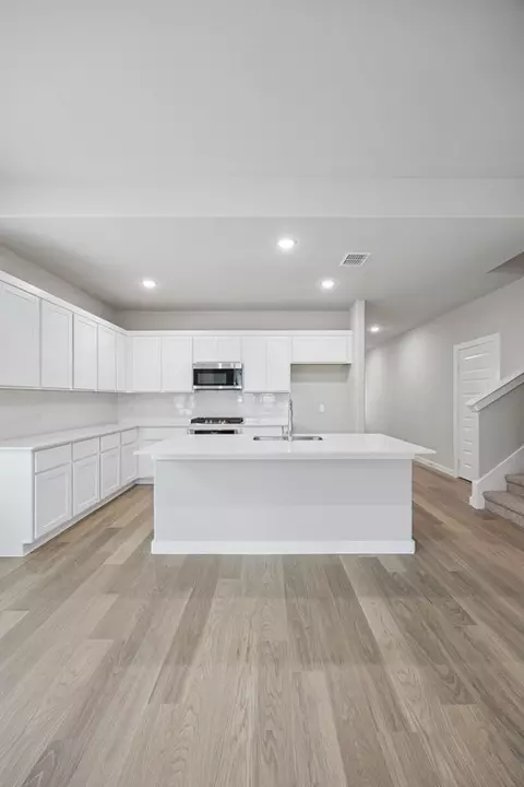 Kitchen - 804 Rockcloud Dr, Haslet, TX 76052 photo 7 of 15