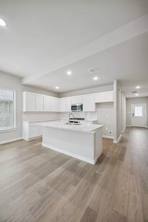 Kitchen - 804 Rockcloud Dr, Haslet, TX 76052 photo 8 of 15