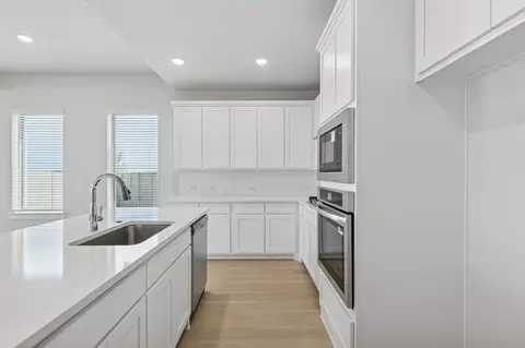 Kitchen - 804 Rockcloud Dr, Haslet, TX 76052 photo 11 of 15