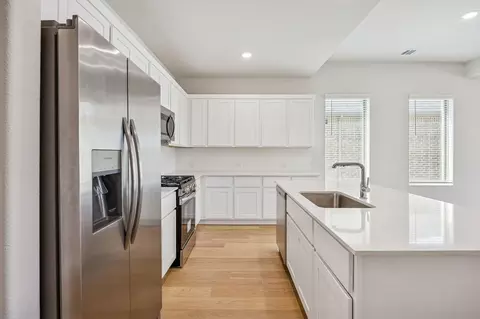 Kitchen - 804 Rockcloud Dr, Haslet, TX 76052 photo 4 of 15