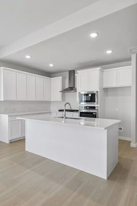 Kitchen - 804 Rockcloud Dr, Haslet, TX 76052 photo 10 of 15