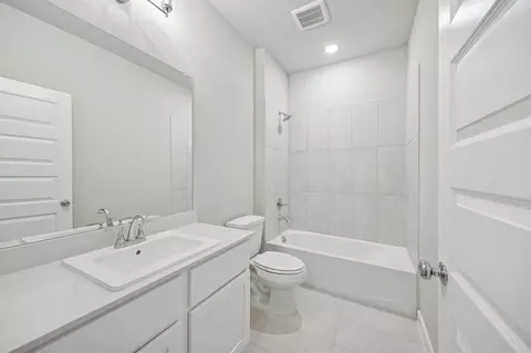 Bath - 804 Rockcloud Dr, Haslet, TX 76052 photo 7 of 17