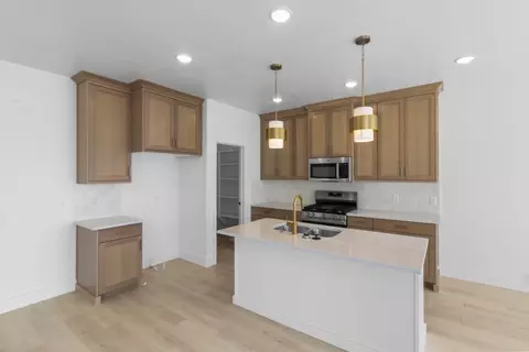 Kitchen - 1502 Silver Canoe Loop, Logan, UT 84321 photo 3 of 6
