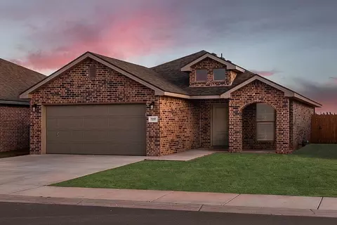 2011 Good Prairie Ave, Wolfforth, TX 79382