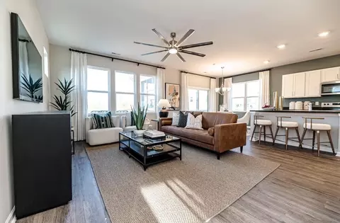Living - 502 Midsummer St, Aberdeen, NC 28315 photo 2 of 3