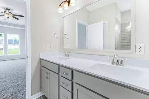 Bath - 39 Blues Dr, Pooler, GA 31322 photo 8 of 11