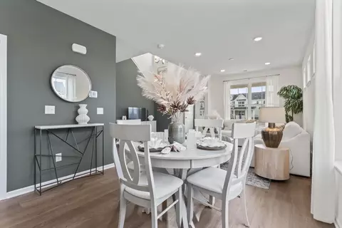 Dining - 499 E 131st Pl, Crown Point, IN 46307 photo 2 of 4