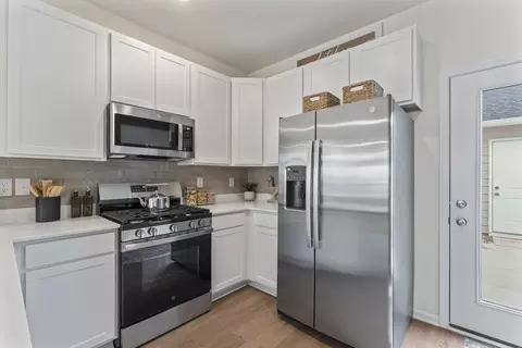 Kitchen - 499 E 131st Pl, Crown Point, IN 46307 photo 3 of 3