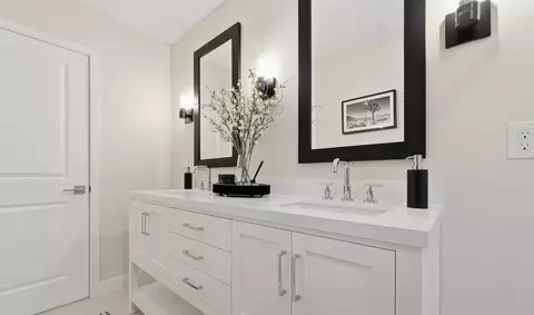 Bath - 5611 S 35th Way, Phoenix, AZ 85040 photo 1 of 5