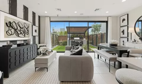 Living - 5611 S 35th Way, Phoenix, AZ 85040 photo 1 of 2
