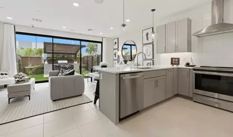 Kitchen - 5611 S 35th Way, Phoenix, AZ 85040 photo 2 of 4