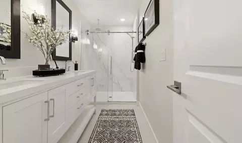 Bath - 5611 S 35th Way, Phoenix, AZ 85040 photo 2 of 5