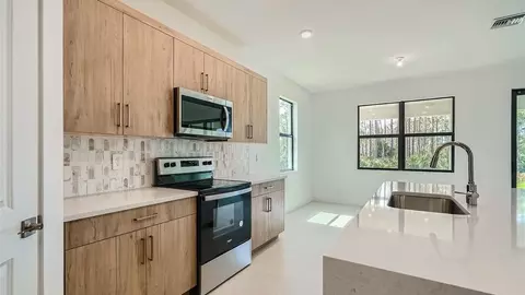 Kitchen - 6510 SE Park Trace Dr, Stuart, FL 34997 photo 2 of 10